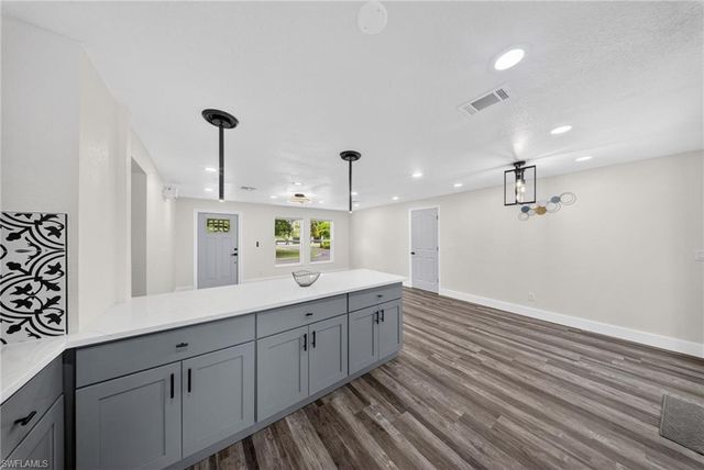 280 1st ST NW, Naples, FL 34120