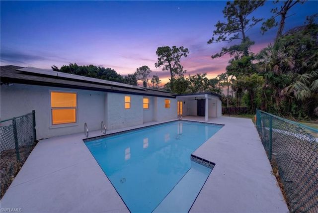 280 1st ST NW, Naples, FL 34120
