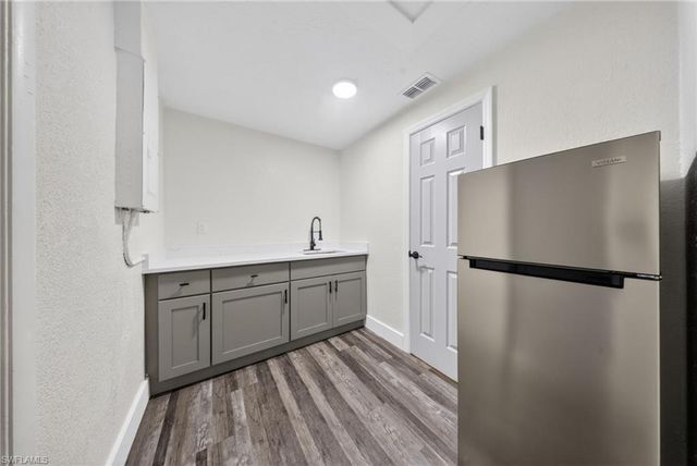 280 1st ST NW, Naples, FL 34120