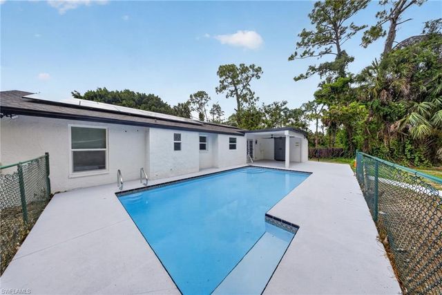 280 1st ST NW, Naples, FL 34120