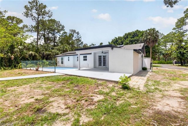 280 1st ST NW, Naples, FL 34120
