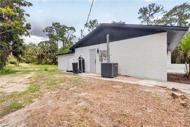 280 1st ST NW, Naples, FL 34120
