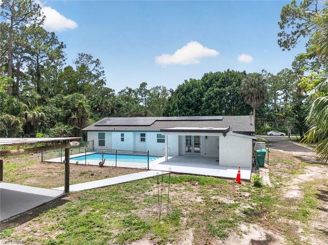 280 1st ST NW, Naples, FL 34120