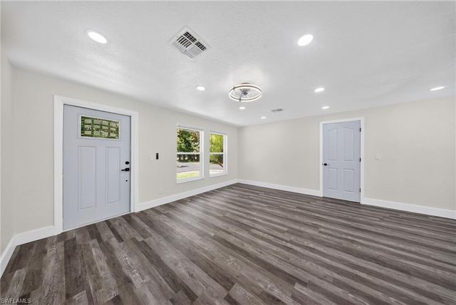 280 1st ST NW, Naples, FL 34120