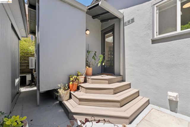 485 55th St, Oakland, CA 94609