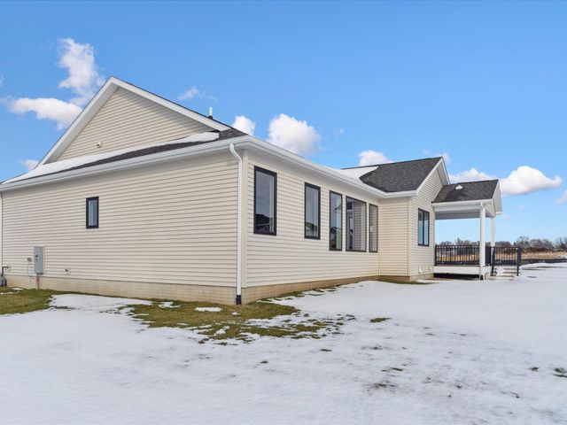 1522 Pebble Stone Place, Cedar Falls, IA 50613