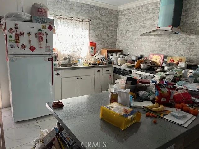 2561 Troy, South El Monte, CA 91733