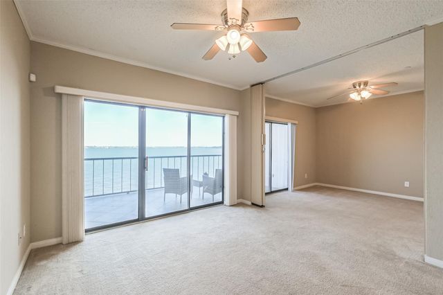 351 Lakeside Lane 105 A, Houston, TX 77058