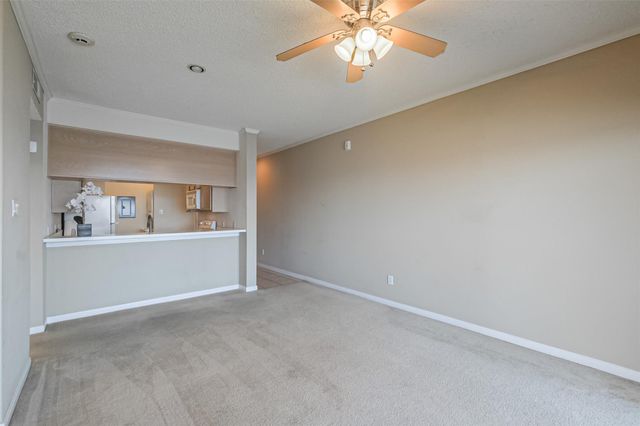 351 Lakeside Lane 105 A, Houston, TX 77058