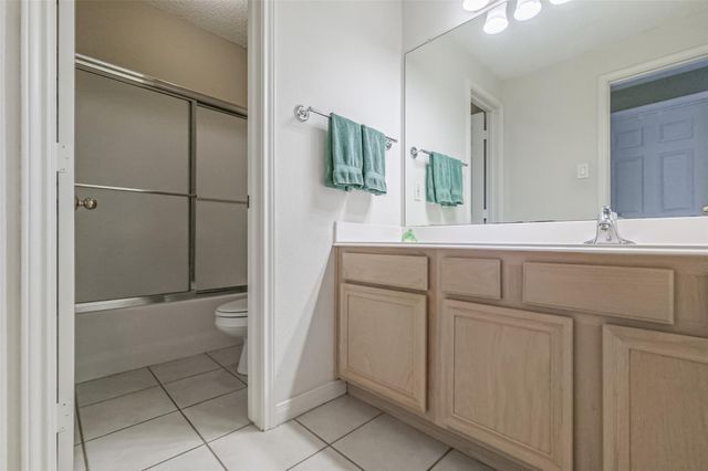351 Lakeside Lane 105 A, Houston, TX 77058