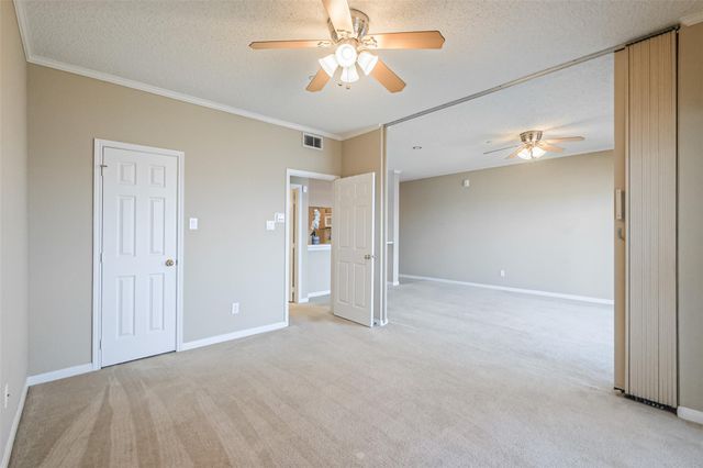351 Lakeside Lane 105 A, Houston, TX 77058
