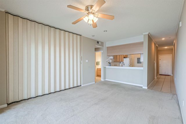 351 Lakeside Lane 105 A, Houston, TX 77058