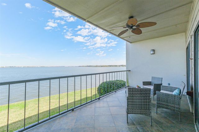 351 Lakeside Lane 105 A, Houston, TX 77058