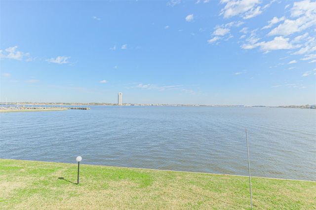 351 Lakeside Lane 105 A, Houston, TX 77058