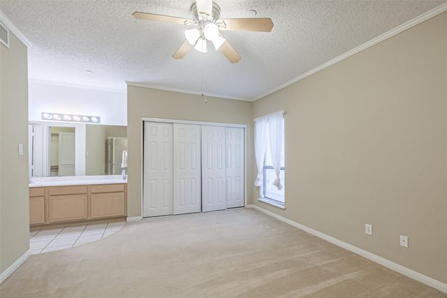 351 Lakeside Lane 105 A, Houston, TX 77058