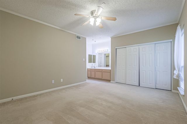 351 Lakeside Lane 105 A, Houston, TX 77058