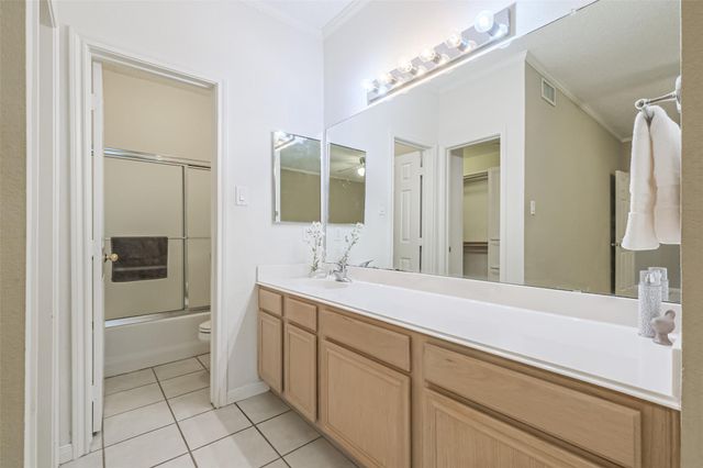 351 Lakeside Lane 105 A, Houston, TX 77058