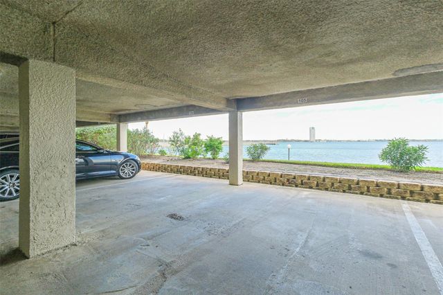 351 Lakeside Lane 105 A, Houston, TX 77058