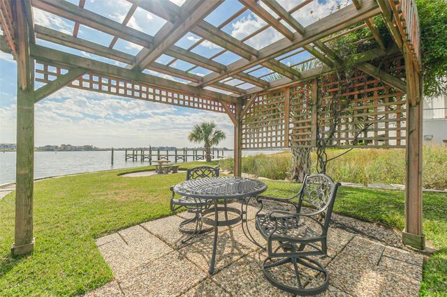 351 Lakeside Lane 105 A, Houston, TX 77058