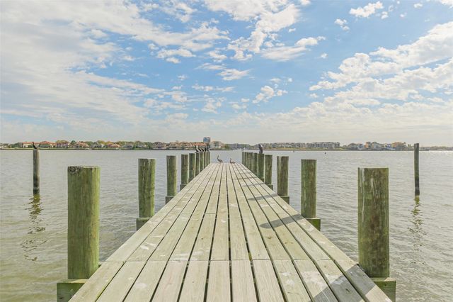 351 Lakeside Lane 105 A, Houston, TX 77058