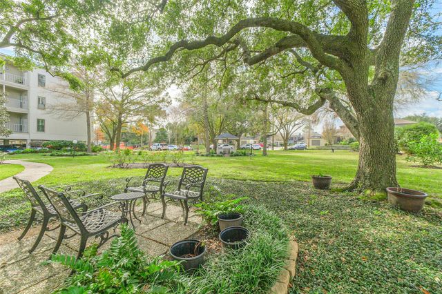 351 Lakeside Lane 105 A, Houston, TX 77058