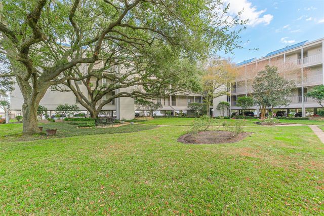 351 Lakeside Lane 105 A, Houston, TX 77058