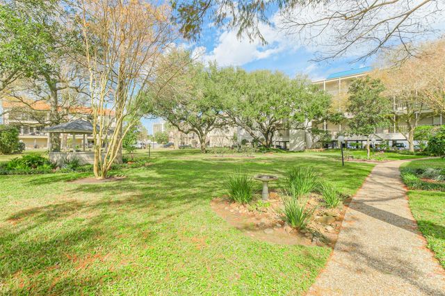 351 Lakeside Lane 105 A, Houston, TX 77058