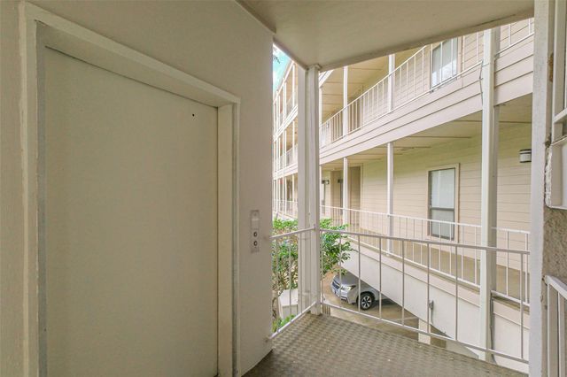 351 Lakeside Lane 105 A, Houston, TX 77058
