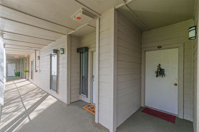 351 Lakeside Lane 105 A, Houston, TX 77058