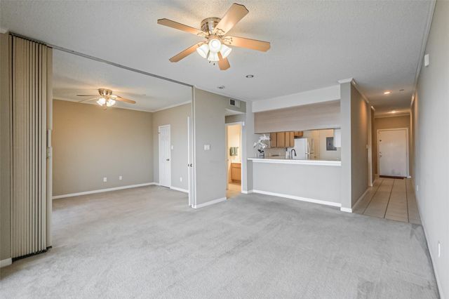 351 Lakeside Lane 105 A, Houston, TX 77058