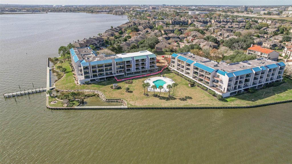 351 Lakeside Lane 105 A, Houston, TX 77058