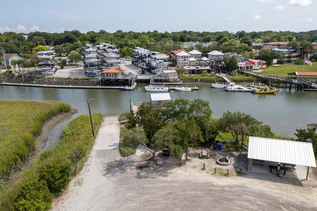 1042 Chambers Lane, Mount Pleasant, SC 29464