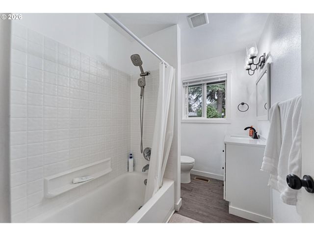 15106 Se LINCOLN St, Portland, OR 97233