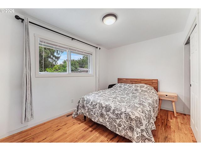 15106 Se LINCOLN St, Portland, OR 97233
