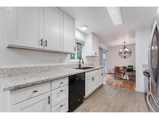 15106 Se LINCOLN St, Portland, OR 97233