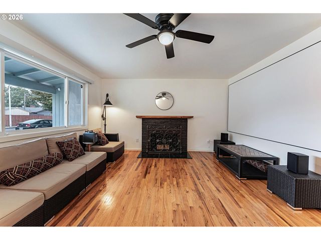 15106 Se LINCOLN St, Portland, OR 97233