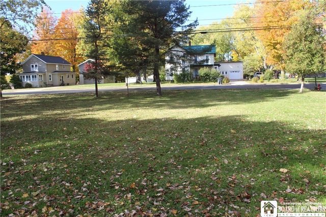 7 Hillcrest Drive, Pomfret, NY 14063