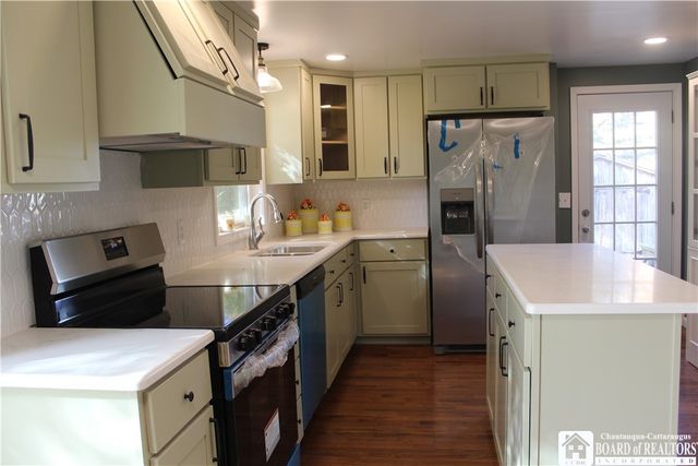 7 Hillcrest Drive, Pomfret, NY 14063