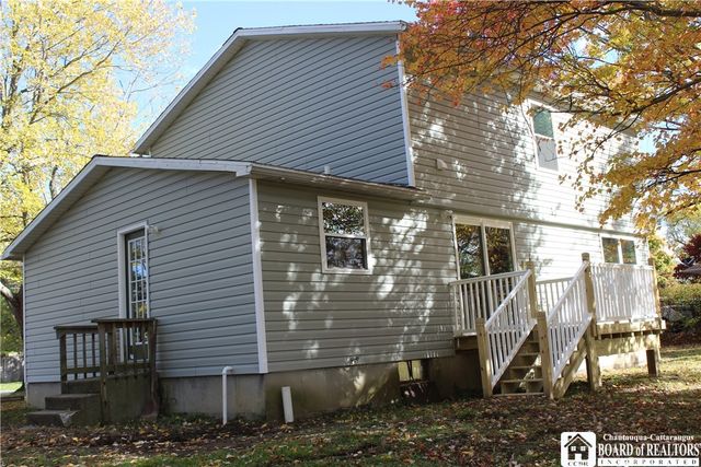 7 Hillcrest Drive, Pomfret, NY 14063