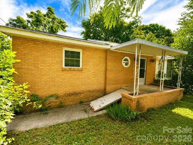 128 E Hilltop Drive, Gastonia, NC 28054