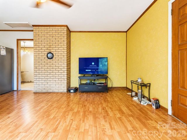 128 E Hilltop Drive, Gastonia, NC 28054