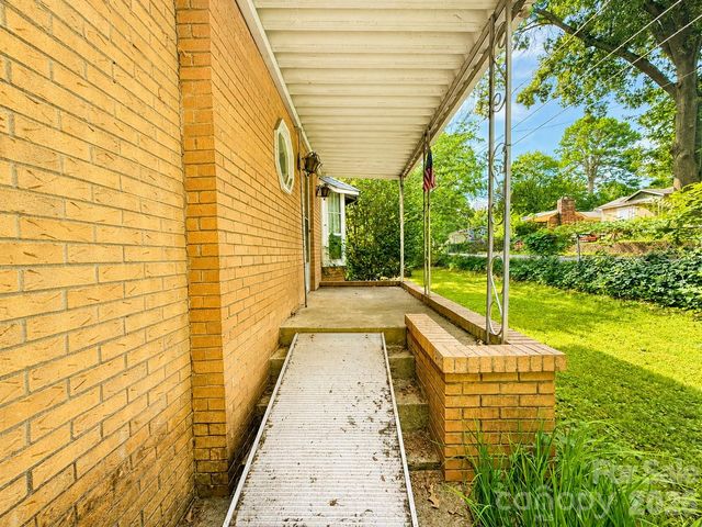 128 E Hilltop Drive, Gastonia, NC 28054