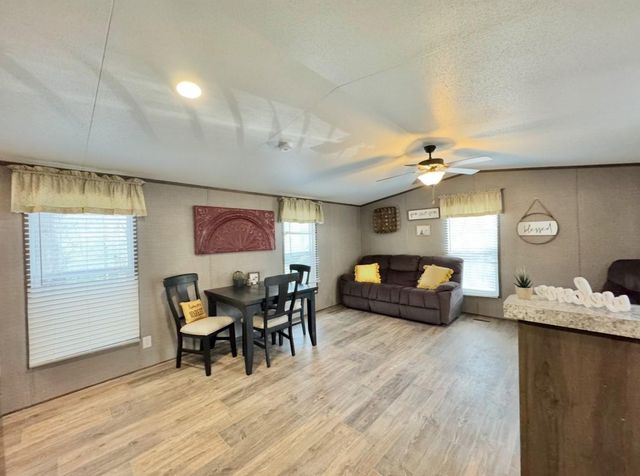 1575 County Road B RD, Lexington, TX 78947