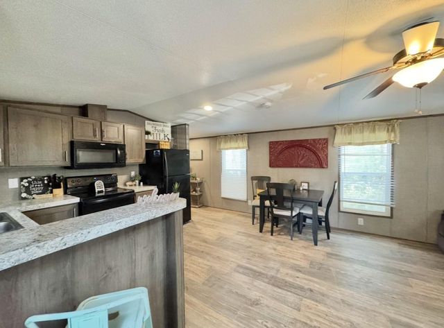 1575 County Road B RD, Lexington, TX 78947