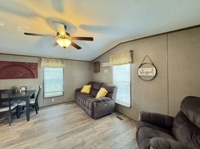 1575 County Road B RD, Lexington, TX 78947