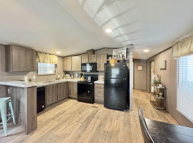 1575 County Road B RD, Lexington, TX 78947