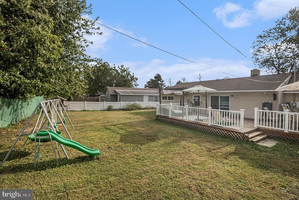 84 DAFFODIL LN, Levittown, PA 19055