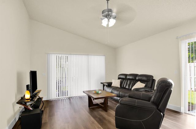 4692 LAKESIDE Circle, West Palm Beach, FL 33417