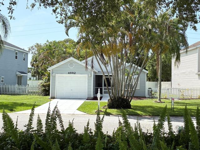 4692 LAKESIDE Circle, West Palm Beach, FL 33417