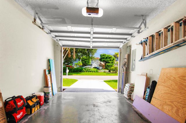 4692 LAKESIDE Circle, West Palm Beach, FL 33417